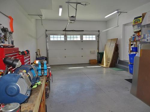 2475 Colin Crescent, Trail, BC - Indoor Photo Showing Garage