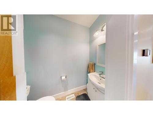 2475 Colin  Crescent, Trail, BC - Indoor Photo Showing Bathroom