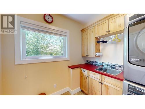 2475 Colin Crescent, Trail, BC - Indoor Photo Showing Dining Room