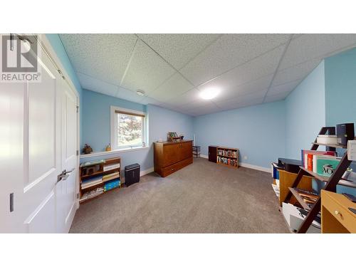 2475 Colin Crescent, Trail, BC - Indoor Photo Showing Living Room