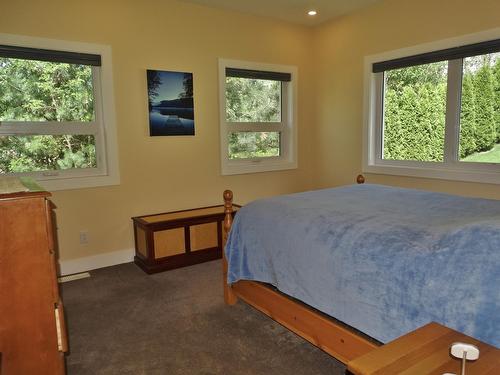 2475 Colin Crescent, Trail, BC - Indoor Photo Showing Bedroom