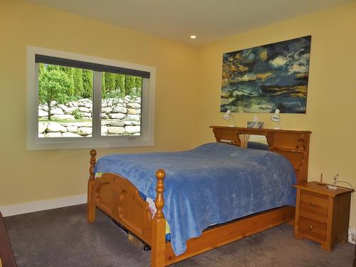 2475 Colin Crescent, Trail, BC - Indoor Photo Showing Bedroom