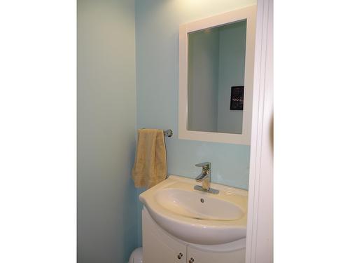 2475 Colin Crescent, Trail, BC - Indoor Photo Showing Bathroom