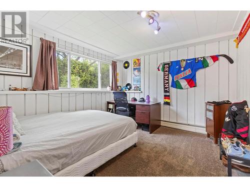 990 Fairway Crescent, Kelowna, BC - Indoor Photo Showing Bedroom