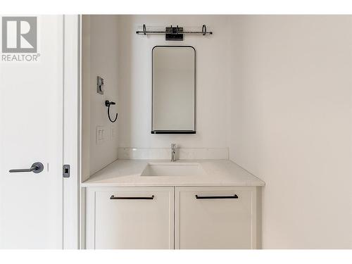 1220 Pacific Avenue Unit# 1216, Kelowna, BC - Indoor Photo Showing Bathroom