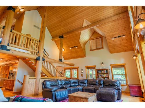 2692 Storbo Heights Road, Slocan Park, BC - Indoor Photo Showing Living Room