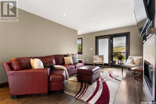 1412 Mccarthy Boulevard, Regina, SK - Indoor Photo Showing Living Room