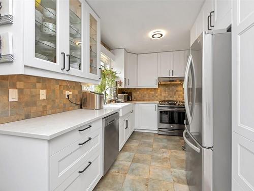 101-5501 20 Street, Vernon, BC - Indoor Photo Showing Kitchen With Upgraded Kitchen