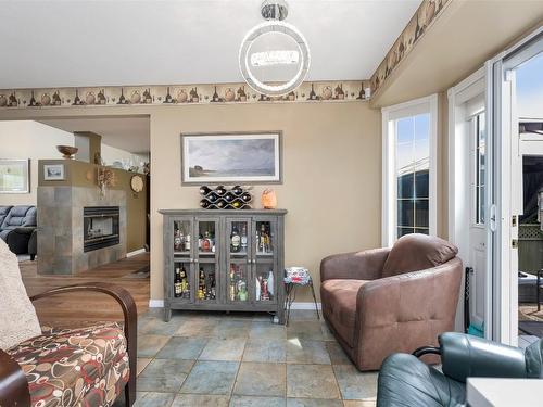 101-5501 20 Street, Vernon, BC - Indoor With Fireplace
