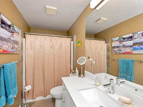 101-5501 20 Street, Vernon, BC - Indoor Photo Showing Bathroom