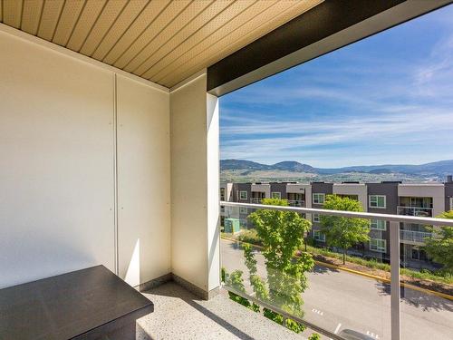 203-725 Academy Way, Kelowna, BC - Outdoor With View With Exterior