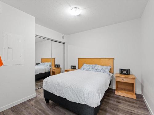 203-725 Academy Way, Kelowna, BC - Indoor Photo Showing Bedroom