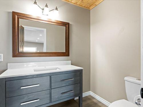 840 Steele Road, Kelowna, BC - Indoor Photo Showing Bathroom
