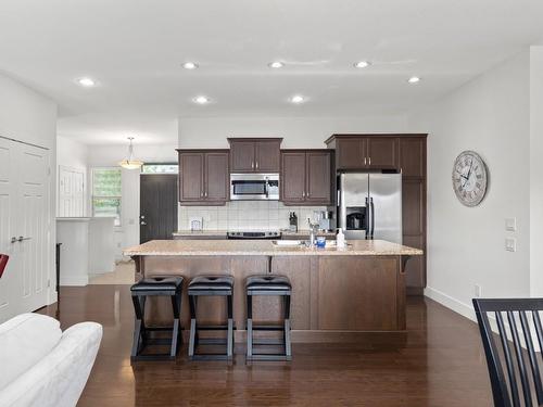 5-2421 Glacier Court, Kelowna, BC - Indoor Photo Showing Kitchen With Stainless Steel Kitchen