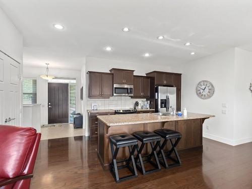 5-2421 Glacier Court, Kelowna, BC - Indoor Photo Showing Kitchen With Upgraded Kitchen