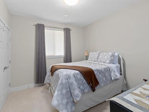 5-2421 Glacier Court, Kelowna, BC - Indoor Photo Showing Bedroom