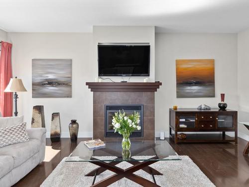 5-2421 Glacier Court, Kelowna, BC - Indoor Photo Showing Living Room With Fireplace