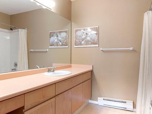 312-985 Klo Road, Kelowna, BC - Indoor Photo Showing Bathroom