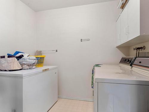 312-985 Klo Road, Kelowna, BC - Indoor Photo Showing Laundry Room