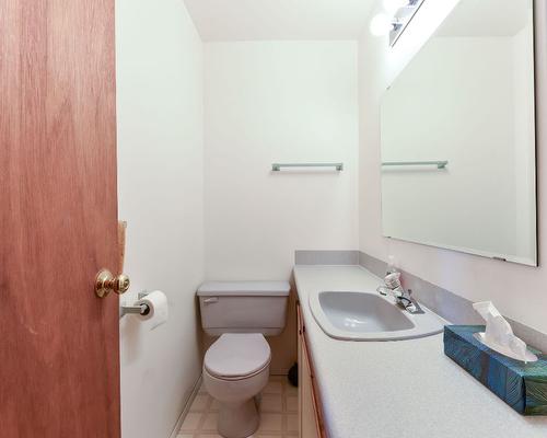 360 Sudbury Avenue, Penticton, BC - Indoor Photo Showing Bathroom