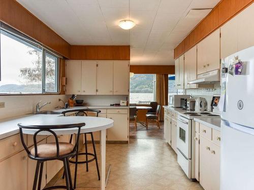 360 Sudbury Avenue, Penticton, BC - Indoor Photo Showing Kitchen