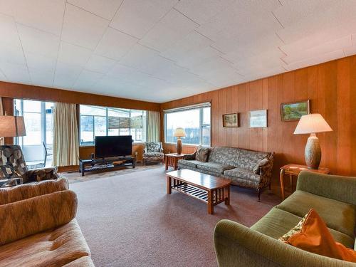 360 Sudbury Avenue, Penticton, BC - Indoor Photo Showing Living Room