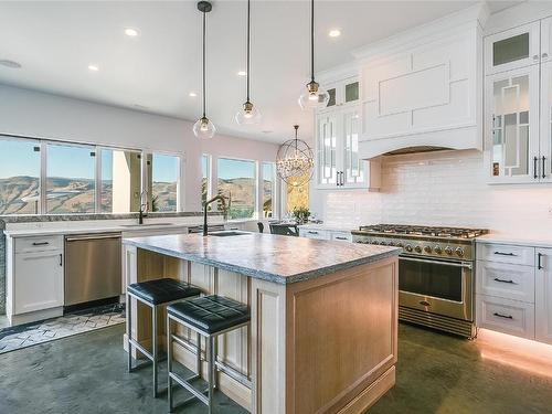 112 Sunset Boulevard, Vernon, BC - Indoor Photo Showing Kitchen With Upgraded Kitchen