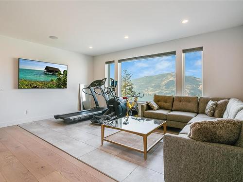 112 Sunset Boulevard, Vernon, BC - Indoor Photo Showing Gym Room