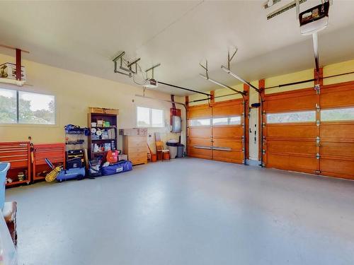 16418 89Th Street, Osoyoos, BC - Indoor Photo Showing Garage