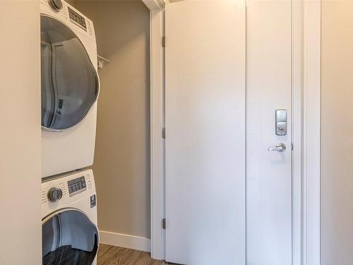 418-3409 28 Avenue, Vernon, BC - Indoor Photo Showing Laundry Room