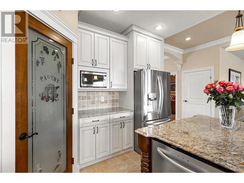 1467 Montenegro Drive, Kelowna, BC - Indoor Photo Showing Kitchen