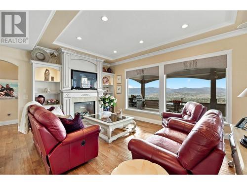 1467 Montenegro Drive, Kelowna, BC - Indoor Photo Showing Living Room With Fireplace