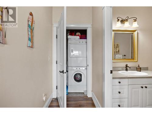 1467 Montenegro Drive, Kelowna, BC - Indoor Photo Showing Laundry Room