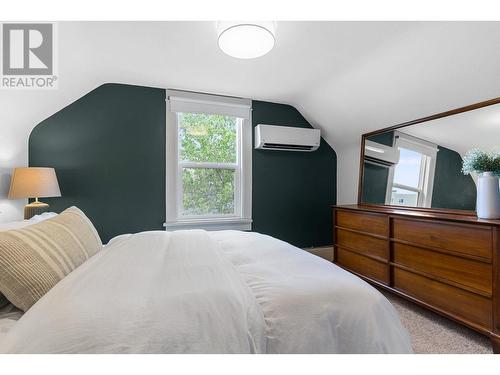 946 Laurier Avenue, Kelowna, BC - Indoor Photo Showing Bedroom