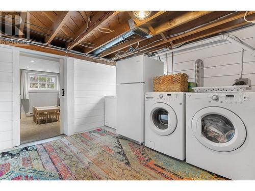 946 Laurier Avenue, Kelowna, BC - Indoor Photo Showing Laundry Room