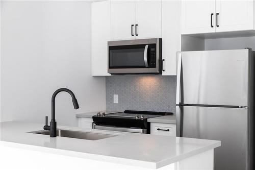 470 Dundas Street E|Unit #115, Waterdown, ON - Indoor Photo Showing Kitchen With Upgraded Kitchen