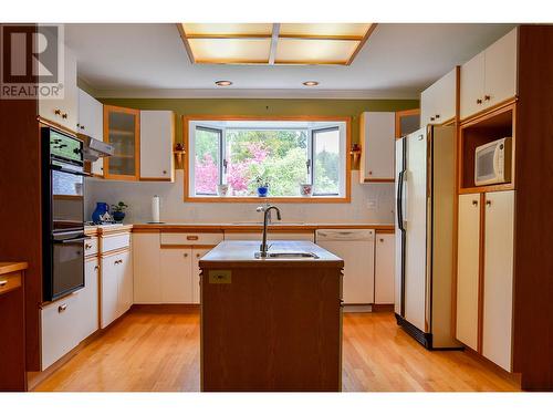 4670 Lowrie Avenue, Terrace, BC - Indoor Photo Showing Kitchen