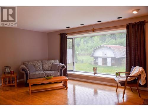 4670 Lowrie Avenue, Terrace, BC - Indoor Photo Showing Living Room