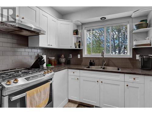 108 2423 8Th Avenue, Prince George, BC - Indoor Photo Showing Kitchen With Double Sink