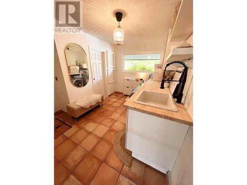 1069 Fairview Road, Gibsons, BC - Indoor Photo Showing Laundry Room