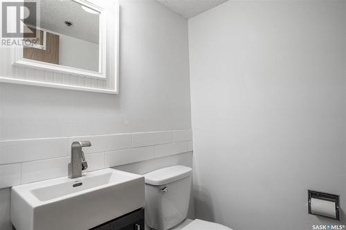 803 430 5Th Avenue N, Saskatoon, SK - Indoor Photo Showing Bathroom