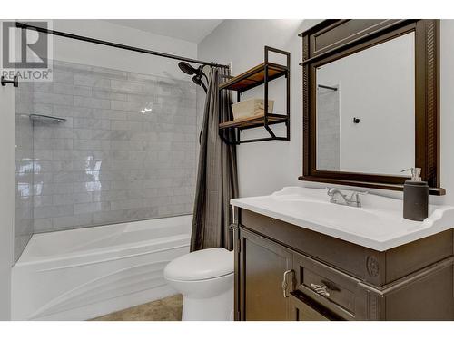 2921 Pinewood Avenue, Prince George, BC - Indoor Photo Showing Bathroom