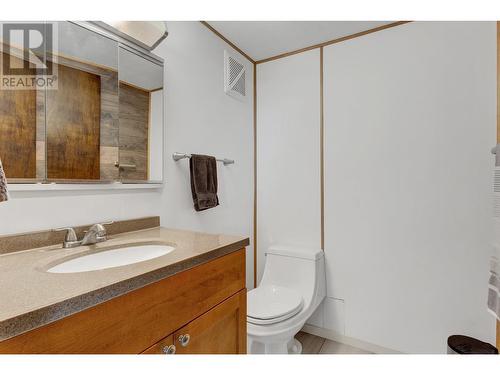 2921 Pinewood Avenue, Prince George, BC - Indoor Photo Showing Bathroom