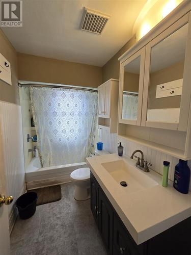 215 Brown St, Sault Ste Marie, ON - Indoor Photo Showing Bathroom