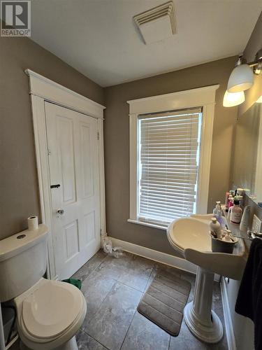 215 Brown St, Sault Ste Marie, ON - Indoor Photo Showing Bathroom