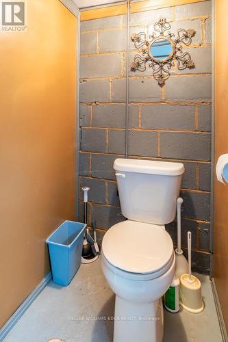 110 First Street N, Hamilton, ON - Indoor Photo Showing Bathroom