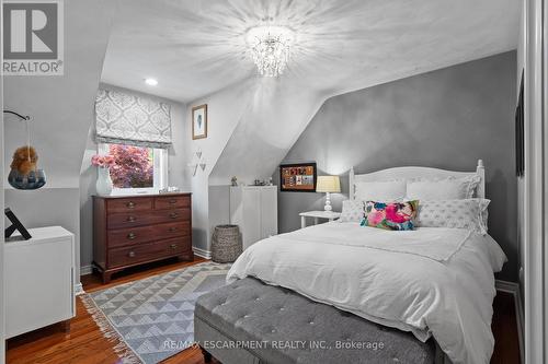 1480 Sawmill Road, Hamilton, ON - Indoor Photo Showing Bedroom