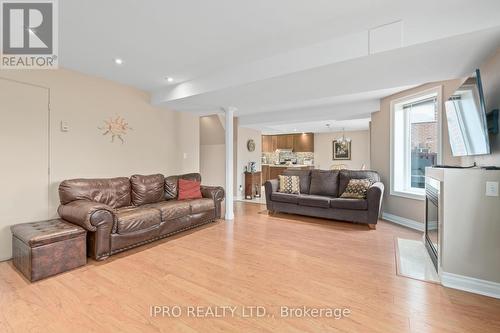 23 Pinebrook Circle, Caledon, ON - Indoor Photo Showing Living Room