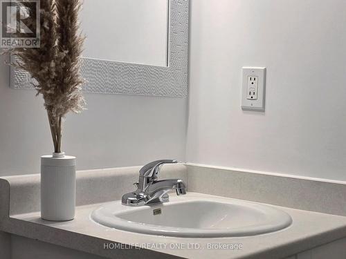 212 - 816 Lansdowne Avenue, Toronto, ON - Indoor Photo Showing Bathroom