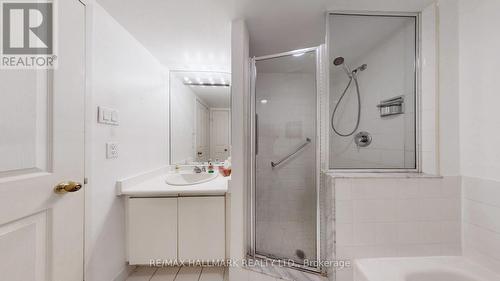 206 - 1121 Steeles Avenue W, Toronto, ON - Indoor Photo Showing Bathroom